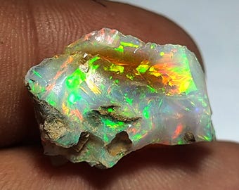 天然エチオピア産オパール原石：27カラットのブルーファイアクリスタル