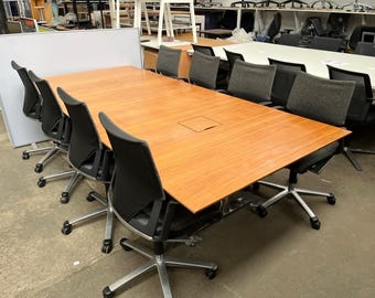 Mesa de reuniones con 8 sillas giratorias Wilkhahn - Posibilidad de entrega - Sillas adicionales disponibles