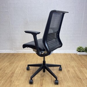 Silla de oficina ergonómica Steelcase V con soporte lumbar, color gris. Envío a Reino Unido. imagen 5