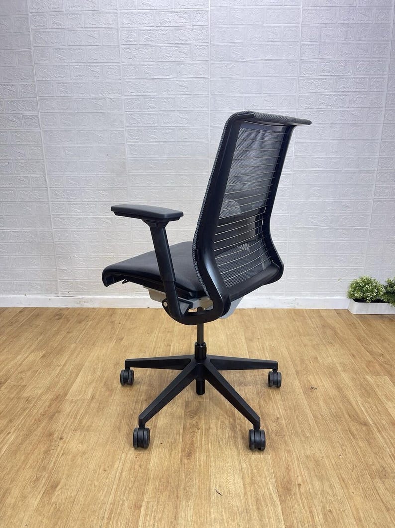 Silla de oficina ergonómica Steelcase V con soporte lumbar, color gris. Envío a Reino Unido. imagen 5