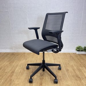 Silla de oficina ergonómica Steelcase V con soporte lumbar, color gris. Envío a Reino Unido. imagen 7