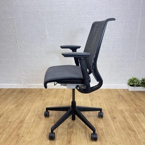 Silla de oficina ergonómica Steelcase V con soporte lumbar, color gris. Envío a Reino Unido. imagen 6