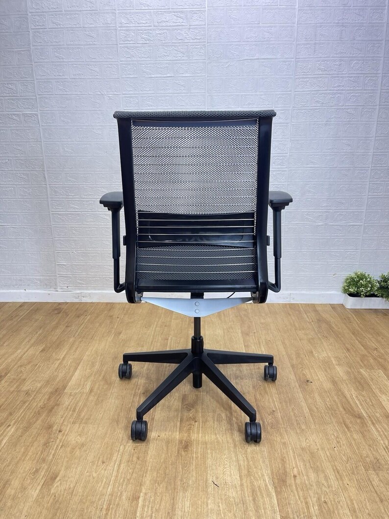 Silla de oficina ergonómica Steelcase V con soporte lumbar, color gris. Envío a Reino Unido. imagen 4