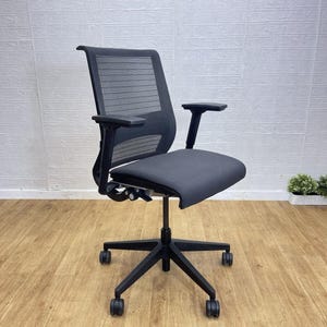 Silla de oficina ergonómica Steelcase V con soporte lumbar, color gris. Envío a Reino Unido. imagen 1