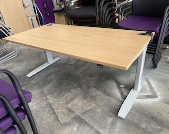 Escritorio eléctrico de altura regulable para oficina/hogar, resistente y duradero / Se puede entregar a domicilio.