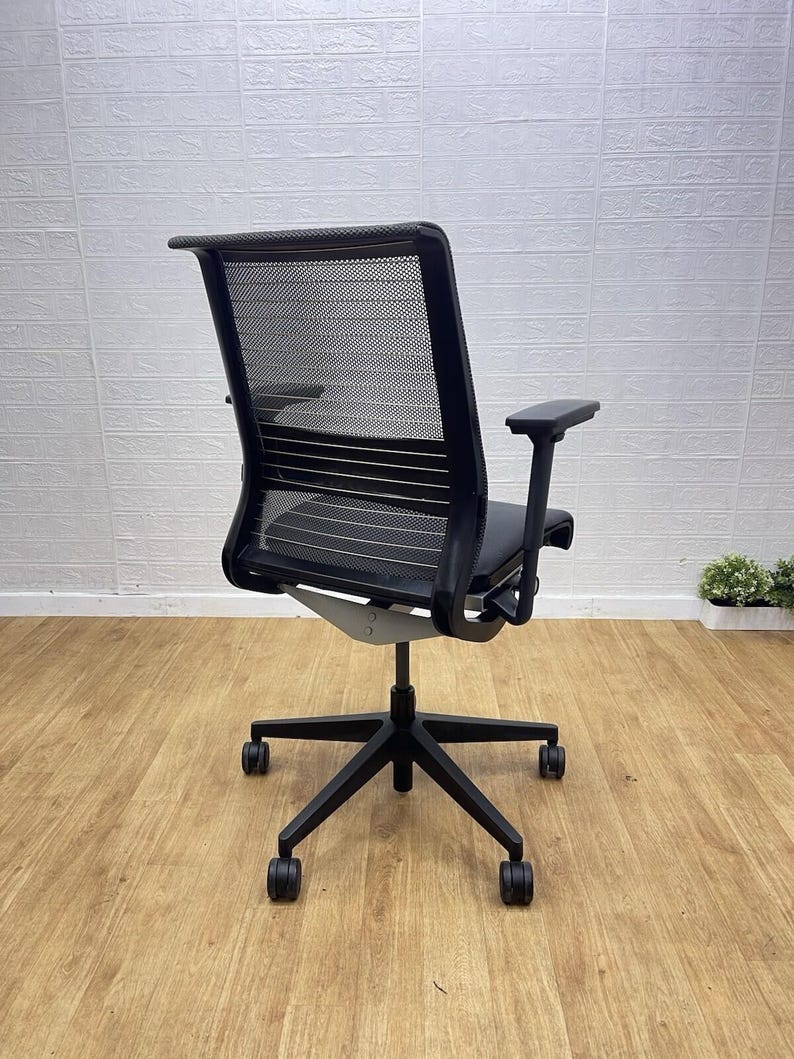 Silla de oficina ergonómica Steelcase V con soporte lumbar, color gris. Envío a Reino Unido. imagen 3