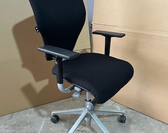 Silla ergonómica Orangebox X0 - Negra - Base de 5 estrellas plateada - Altamente ajustable