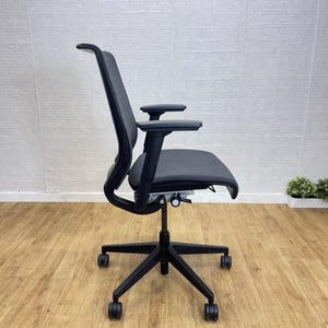 Silla de oficina ergonómica Steelcase V con soporte lumbar, color gris. Envío a Reino Unido. imagen 2