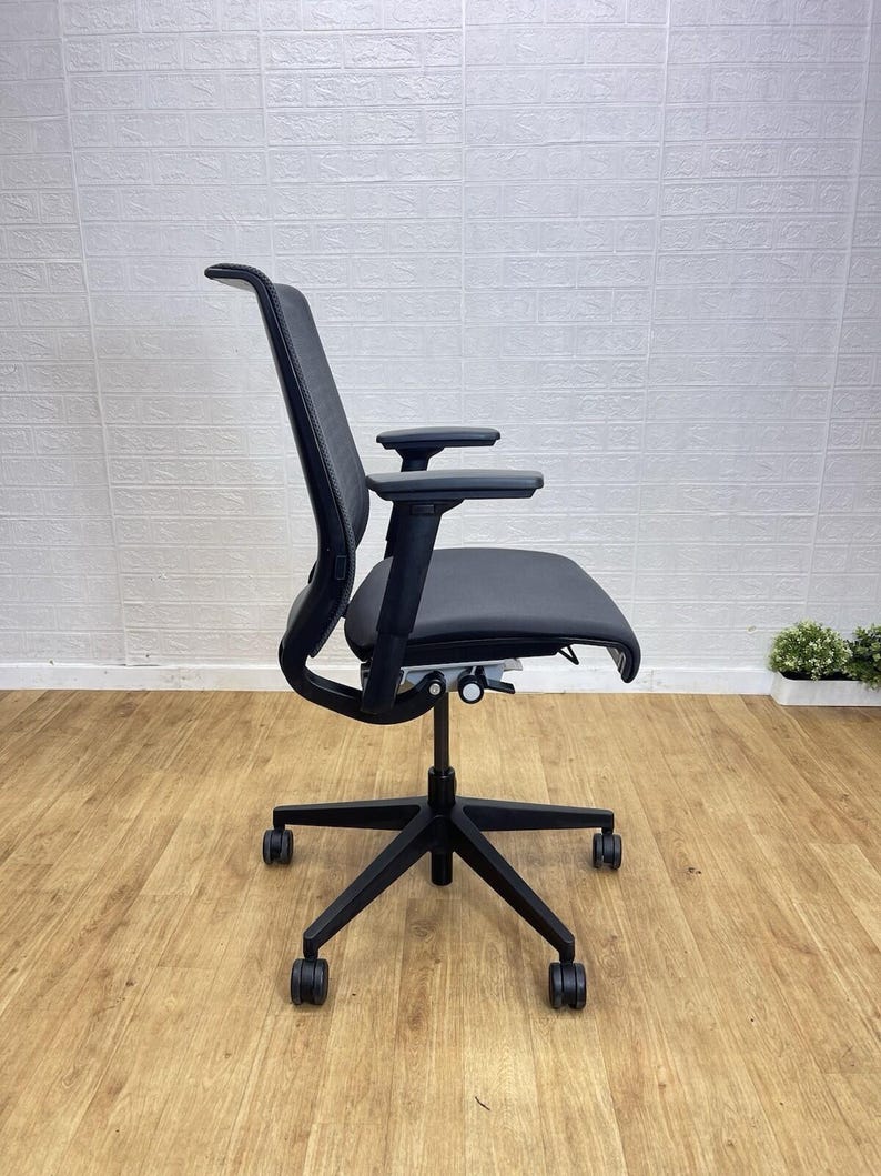 Silla de oficina ergonómica Steelcase V con soporte lumbar, color gris. Envío a Reino Unido. imagen 2