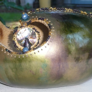 Auroras - Beaded gourd bowl