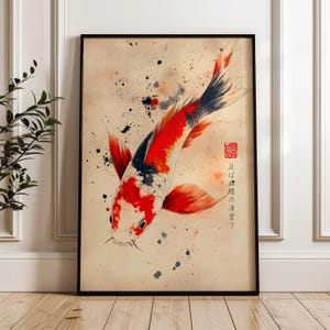 Puede incluir: Impresión artística enmarcada con una ilustración de carpa koi. El pez está representado en tonos rojos, blancos y negros, con una estética japonesa tradicional. Salpicaduras y texto japonés complementan la obra.