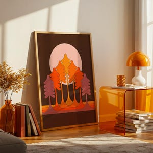 Könnte beinhalten: Ein gerahmter Kunstdruck mit einer Retro-Waldszene, die eine rosa Sonne und Bäume in Orange- und Lilatönen zeigt. Daneben steht ein klarer, orangefarbener Beistelltisch mit Büchern und einer dekorativen Lampe.