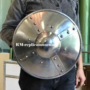 Armure fonctionnelle de combat, bouclier médiéval avec boucle, prêt au combat, reconstitution de GN, rivetage de monture, acier de calibre 14, bouclier rond, manche en bois