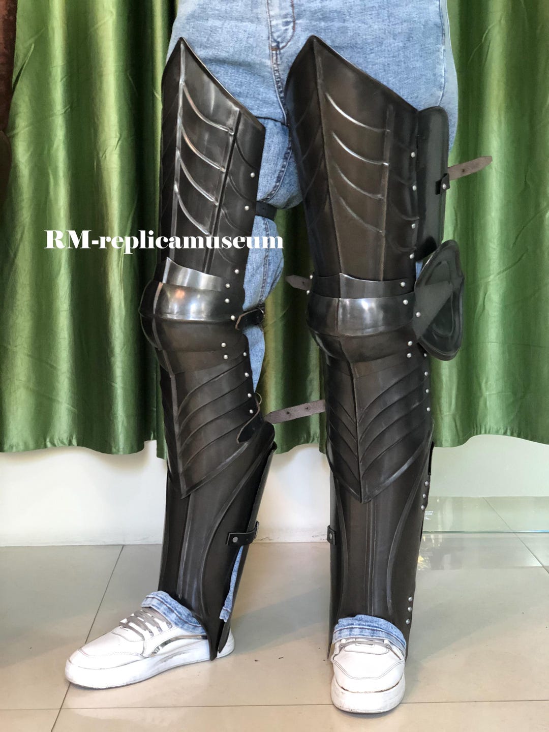 HARNESS LEG ARMOR レッグウェア (BLACK) Century 15th Early to 14th Late Harness, Leg Milanese Amazon.com: レッグウェア