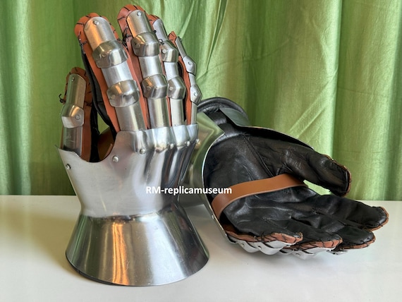 Men's Medieval Metal Gauntlet Pair- 18 Gauge Gloves LARP Renaissance Cosplay Hourglass for Halloween, Reenactments, Roleplays Knight Costume