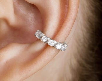 Zilveren oormanchet met doorzichtige zirkonia - kraakbeenoorbel zonder piercing