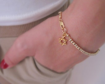 Simple beaded bracelet. Gold beaded bracelet. Charms bracelet. Bridesmaid gift. Elegant bracelet.