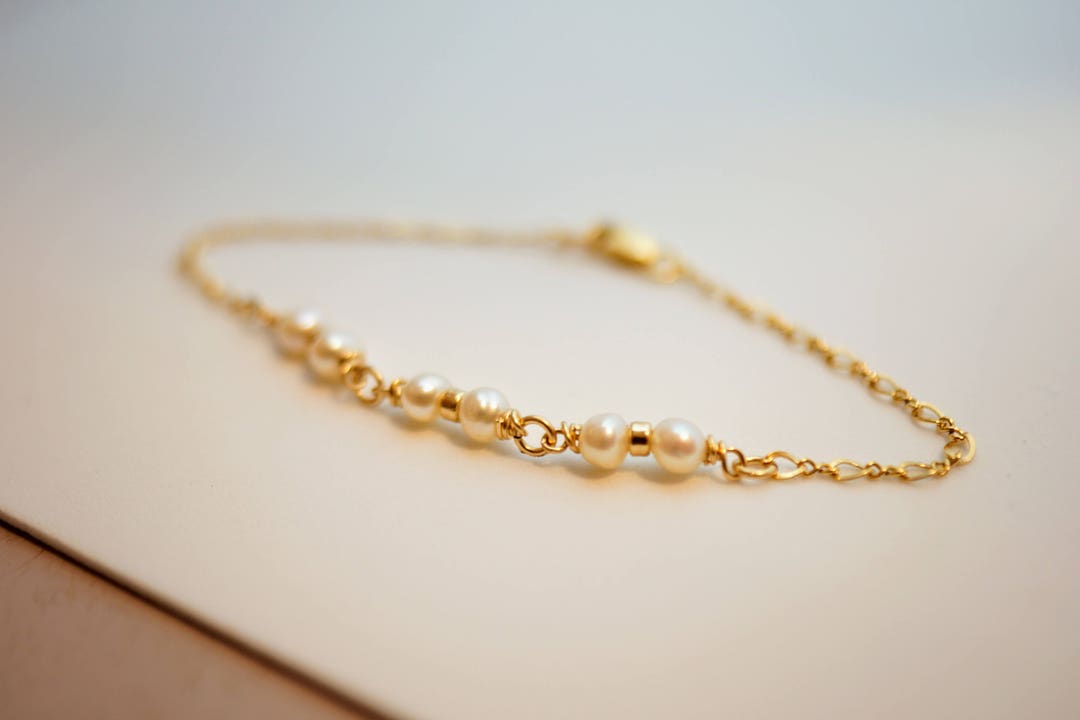 Pearl Bracelet Minimalist Bracelet Pearl and Gold Bracelet - Etsy