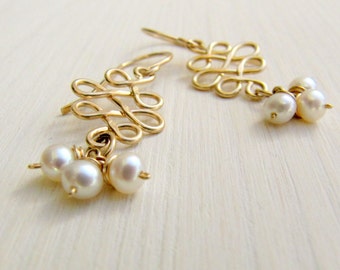 Gold and pearls earrings, Gold earrings, Dangle gold earrings, Gold bridal earrings, Romantic earrings, Wire wrapped earrings, Boho earrings