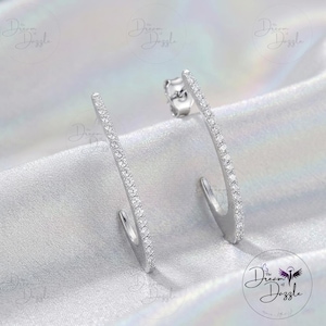 Orecchini a cerchio Huggie con diamante sintetico taglio rotondo da 1 carato, placcati in oro bianco 14 carati, orecchini minimalisti perfetti come regalo di San Valentino.