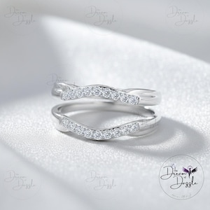 Protector de anillo de diamantes creados, corte redondo de 2 quilates, chapado en oro de dos tonos de 14 k