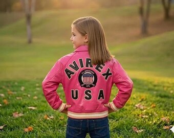Handgjord barnjacka i bomberläder från Avirex USA | Rosa broderad äkta kohudjacka för småbarn | Barnjacka från Avirex | Vintergåva