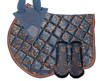 Halloween Horse Saddle Pad Set with Pumpkin Print – Ear Bonnet & Brushing Boots
