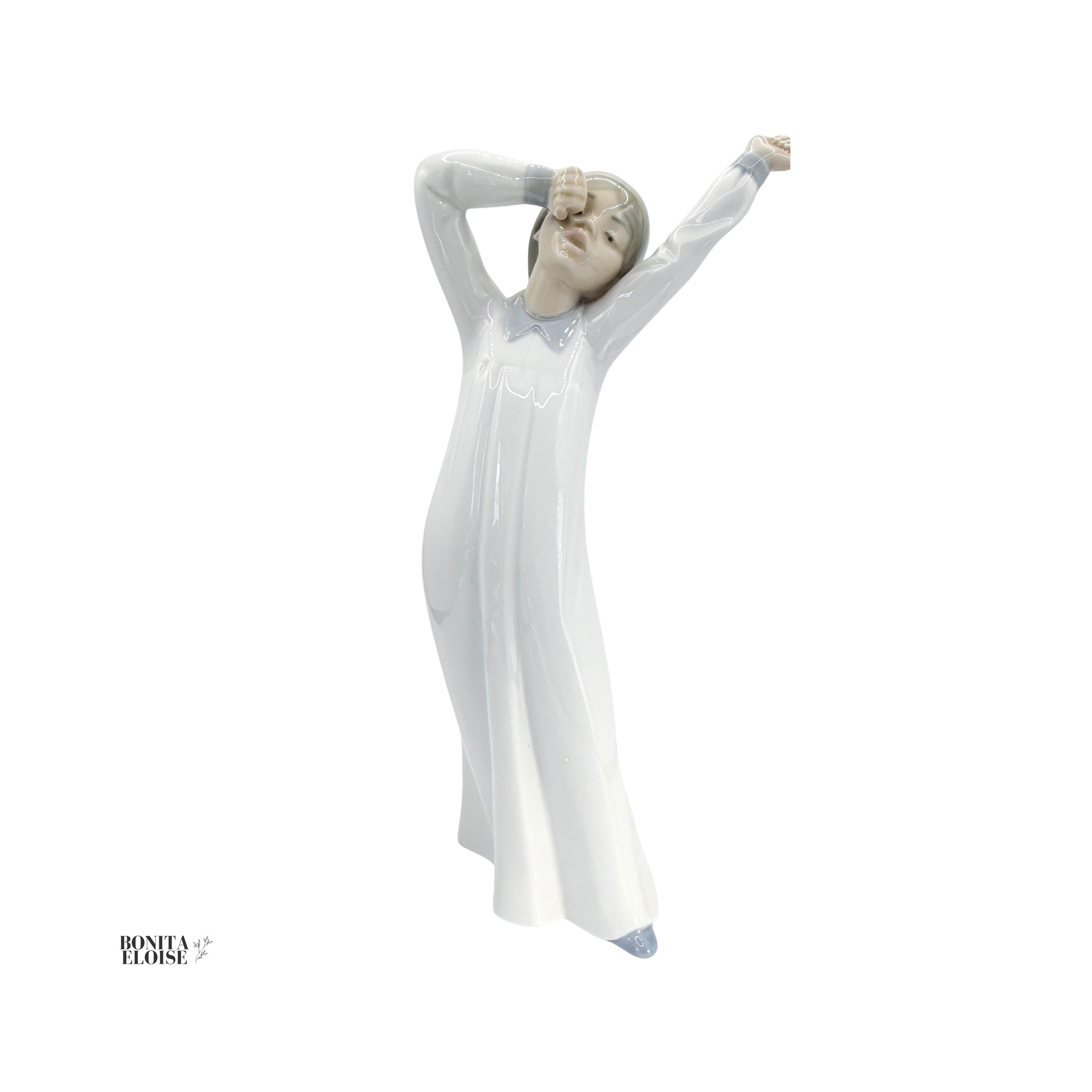 リヤドロ Lladro Nao by Lladro Girl Yawning Vintage NAO by Lladró 'girl Yawning' Figurine | 1990s Spanish
