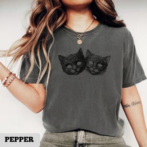 Theater Cat Mask T-Shirt, Comedy Tragedy Drama Masks Cat Tee, Kitten Mask Shirt, Acting Cat Graphic for Drama Lovers, tragic comedy cat mask