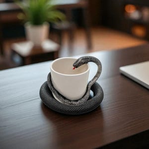 Handmade Ceramic Snake Handle Mug – 325 ml Gothic Animal Coffee Cup