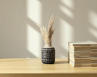 Rustic Black Vase – Modern Decorative Accent 11.2x11.2x16 cm
