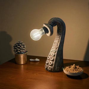 Handmade Kraken Lamp – 31 cm Tentacle Table Light – Nautical Fantasy Bedside Decor