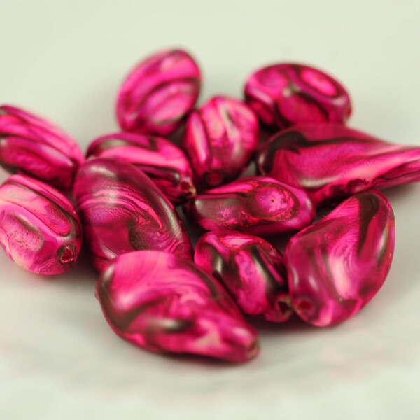 vintage plastic beads, hot pink, supplies, destash