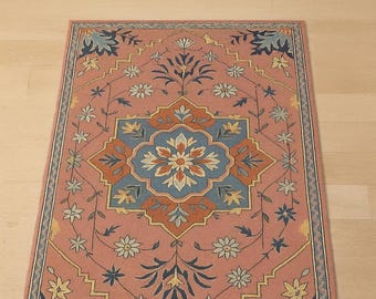 Handmade Wool Area Rug: Persian Medallion Floral Tufted Design