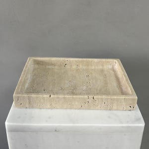 Bandeja de travertino beige / Bandeja rectangular de piedra para servir / Organizador de tocador minimalista