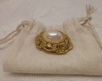 Miriam Haskell Gold-Tone Faux Pearl Cabochon Brooch