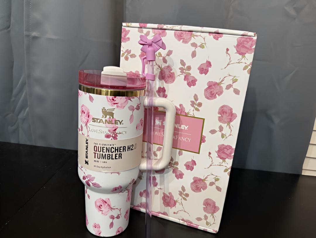 40oz Aesthetic Tumbler with Handle – Pink & White Rose Design | pink floral Cup |Coquette Travel Mug | Cute Gift IdeaFree shipping for usa