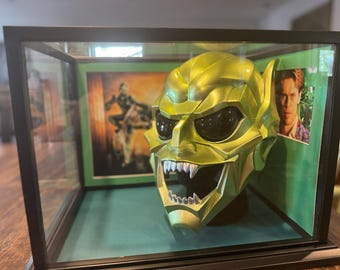 Willem Dafoe Signed Green Goblin Mask Photo: Spider-Man Collectible