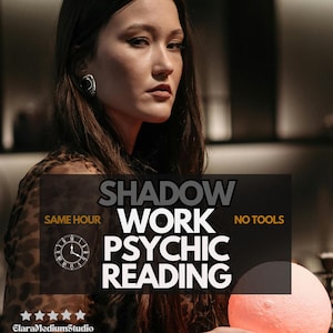 Peut inclure: Image d'une femme aux cheveux bruns longs et un haut à imprimé léopard. Le texte superposé indique "SHADOW WORK PSYCHIC READING" avec le texte supplémentaire "SAME HOUR" et "NO TOOLS". Un graphique d'horloge est également présent.