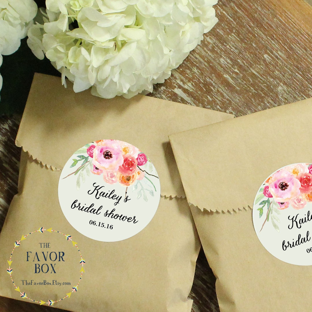24 Wedding Favor Bags With Personalized Floral Bouquet Labels // Wedding Favors // Bridal Shower