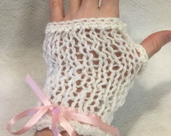 Cream Lacy Fingerless Gloves