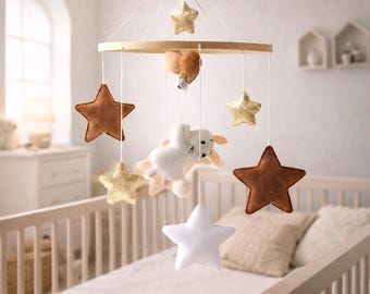 Giostrina per culla, giostrina neutra per cameretta, giostrina per neonati con pecorelle e stelle, giostrina per neonati in legno.