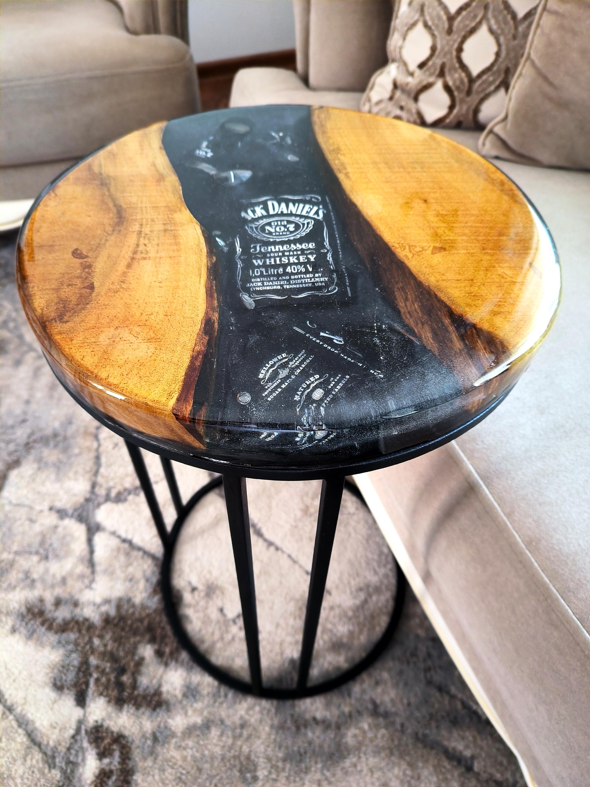 Jack Daniel's レジンテーブル サイドテーブル Handmade Whiskey Side Table: Wood & Epoxy Resin With Jack Daniel's