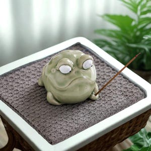 Zen Frog Incense Burner – Cute Ceramic Holder for Meditation, Yoga & Aromatherapy | Whimsical Green Decor | Frog Gift Idea