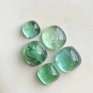 13.70 CT’s Green tourmaline cabochons lot