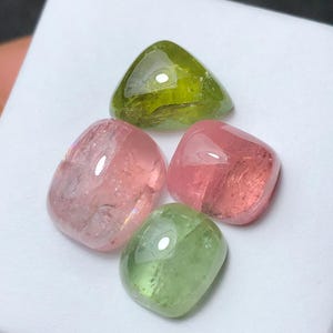 26.90 CTs Green and pink tourmaline cabochons lot