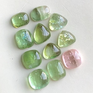 17 CT’s Green and pink tourmaline cabochons lot