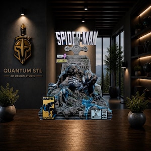 Puede incluir: Un diorama de Spider-Man impreso en 3D con una lápida texturizada que incluye el texto Spider-Man, Part 4 Resurrection y Here Lies Spider-Man. Una figura con traje negro descansa sobre la base junto a una portada de cómic de Marvel.