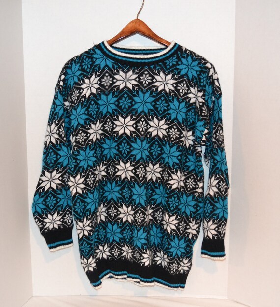 Vintage Sweater Starburst Snowflakes