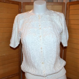 Vintage vit på vit Crewel stickad tröja i kofta-stil